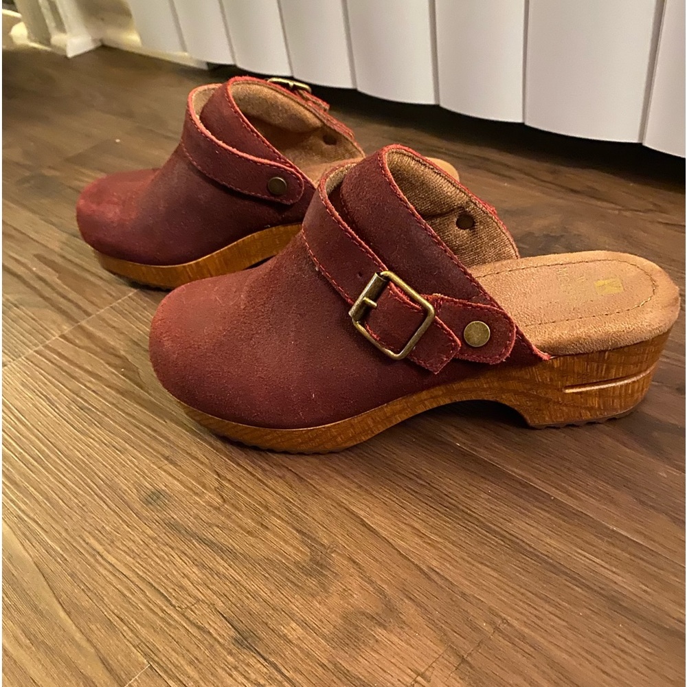 Clogs